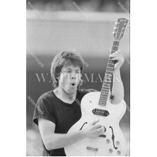BL655 George Thorogood playst the guitar Photo