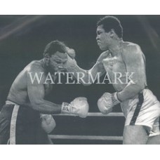 AF352 Muhammed Ali Punches Joe Frazier Boxing  1975 Photo