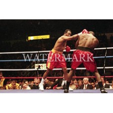 AF625 Thomas Hearns  the Hit Man  punch Photo