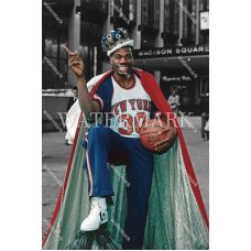 CV155 Bernard King Outside Madison Square Garden Knicks Spotlight Photo