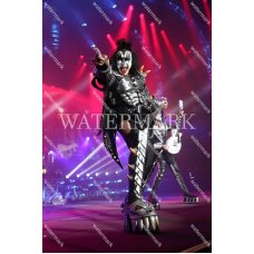 DF479 Gene Simmons of Kiss Calls Out Photo