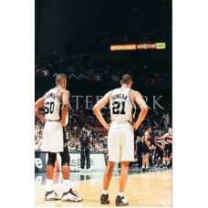  BD368 David Robinson and Tim Duncan Spurs on the court 1999 Western Conference Finals Photo
