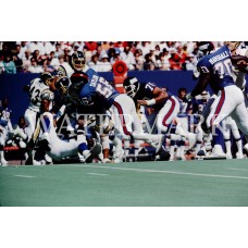 AA446 LAWRENCE TAYLOR GIANTS TACKLED CHARGERS Photo