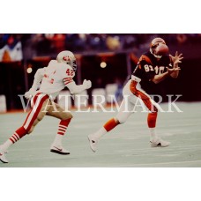AA112 CHRIS COLLINSWORTH MAKES CATCH RONNIE LOTT BENGALS 49ERS Photo