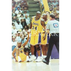 AA726 SHAQUILLE O NEAL LAKERS HELPS NICK VAN EXCEL Photo