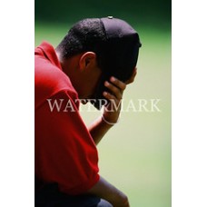 AD694 Tiger Woods head down Photo