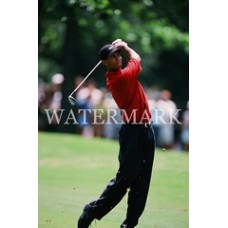 AD696 Tiger Woods takes swing Photo