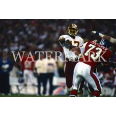  AI671 Doug Williams Redskins throws vs. the Broncos in the Super Bowl Photo