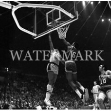 AC523 Elgin Baylor La Lakers Dunks Over Bill Russell Celtics Photo
