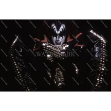 DE427 Gene Simmons KISS Devil Horns Photo